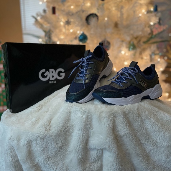 Beautiful Designer GBG Los Angeles Athletic Shoe -Women - Picture 1 of 9